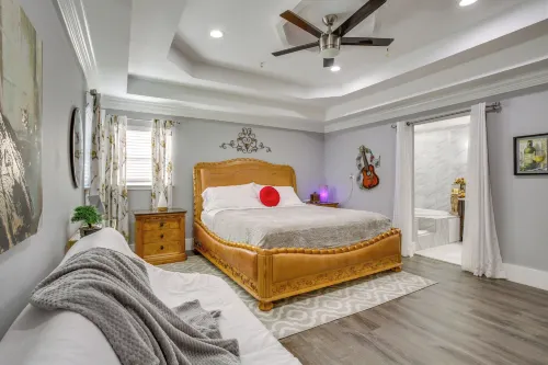 11 Mi to Nola: Westwego Home w/ Sunroom!