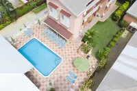 Worthing Court Apartment Hotel - Pools