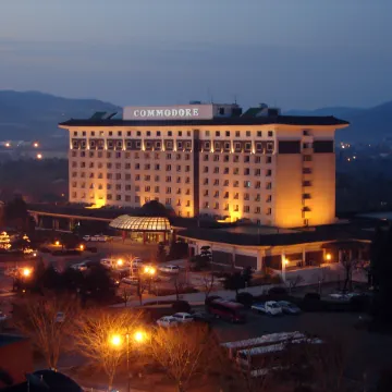 Commodore Hotel Gyeongju Отели рядом с достопримечательностью «Храм Пэннюльса»