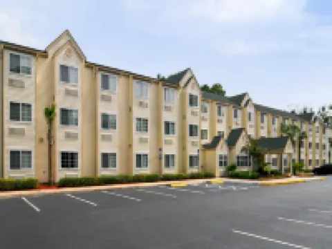 Hometown Inn & Suites Jacksonville Butler Blvd./Southpoint Hotels in Jacksonville