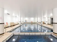 Poolside 2-Bed Haven, Walk to City Centre