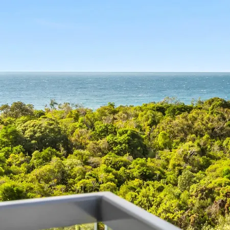 Waterfront 2-Bed Oasis - Pool, Steam, Jacuzzi, Gym