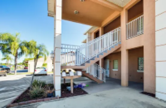 Golf Getaway: Cape Coral Condo 1 Mi to River!