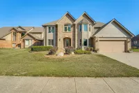 Family Getaway: Private Yard w/ Patio, Fire Pit - Homestays