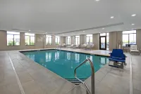 底特律地區斯特靈海茨Staybridge Suites - 泳池