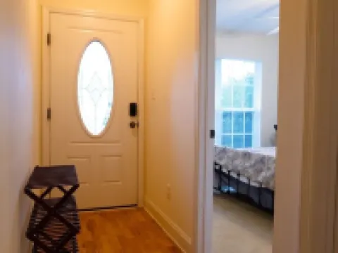 Cozy townhome - 5 minutes to military base! Hotels in Grovetown