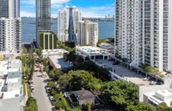 7BD Downtown Oasis Pool