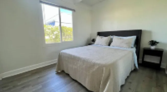 Charming Garden Oasis, Walkable, Laundry, Parking, 1 Br