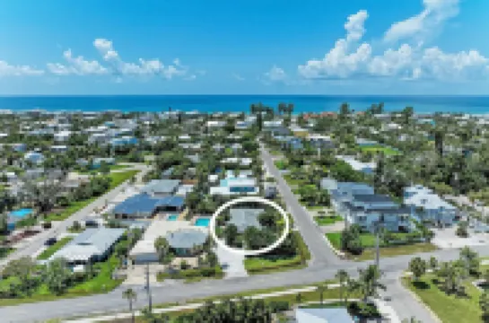 Salt Air East by Beach Retreats