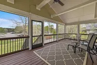 Lakeside Bungalow, Sleeps 12, Private Dock + More!