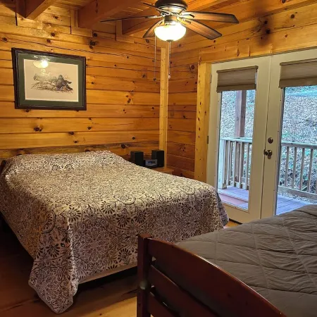 AMAZING & COZY LOG CABIN IN WOODS
