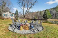 Twin Ponds Retreat-Pond/Hot Tub/Fire Pit/Game Room/Pet Friendly by RedAwning