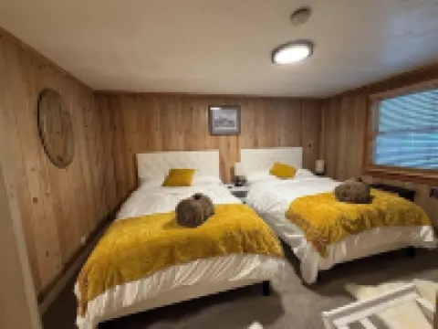 Silver Fork Lodge & Restaurant Hotels near Solitude Mountain Resort