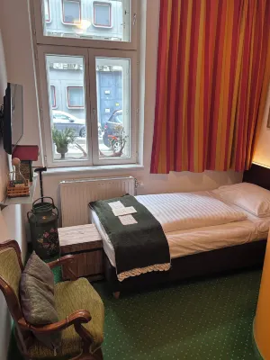 Pension Stadthalle - Bed and Breakfasts
