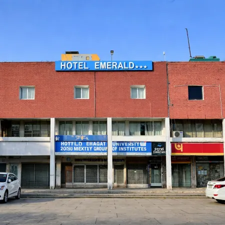 Hotel Emerald