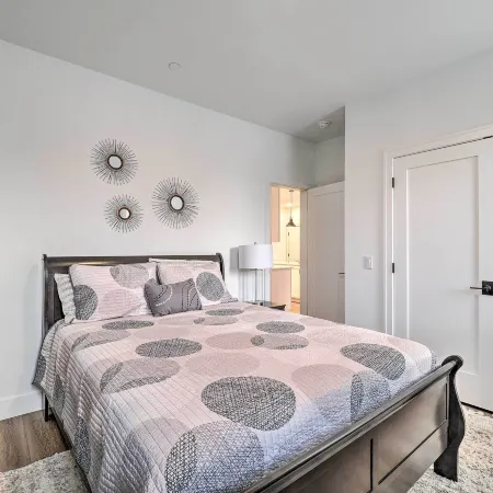 Downtown Traverse City Condo 32 Mi to Ski Slopes!