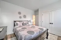 Downtown Traverse City Condo 32 Mi to Ski Slopes! - Pet friendly