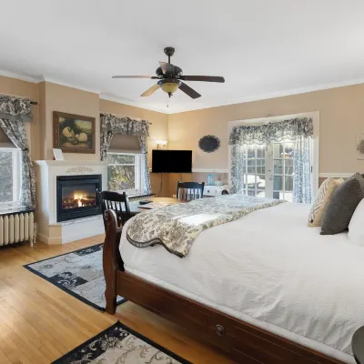 Historic Salyards Mansion by Heirloom Boutique Collection Hotels near Fryberger Arena