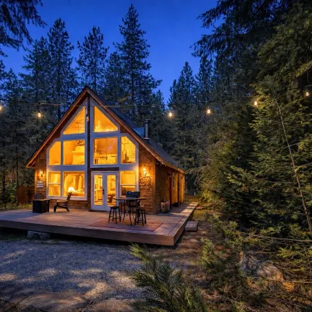 Cascades Adventure Cabin 2 Bedroom Home by NW Comfy Cabins by RedAwning