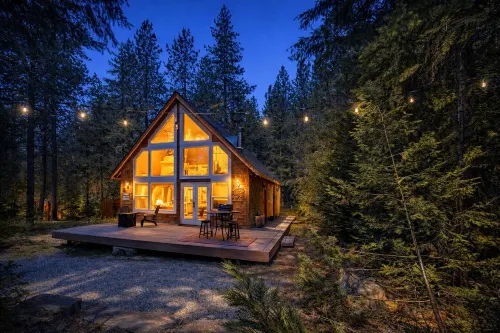 瀑布冒險小屋2臥室的家由NW舒適小屋由RedAwning