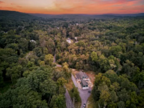 Luxuriously Restored Farm Cabin
