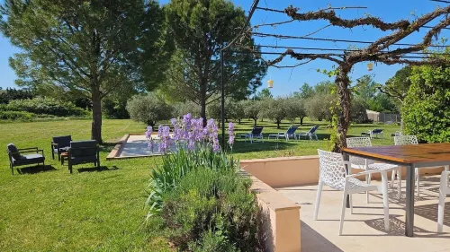 Maison d'hôtes la Ramade, 5 Chambres et Table d'hôtes en Provence (12 Pers)