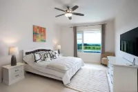 Direct Beachfront 6 BDR/en-suite /maid included. Excellent service. Rare gem (A)