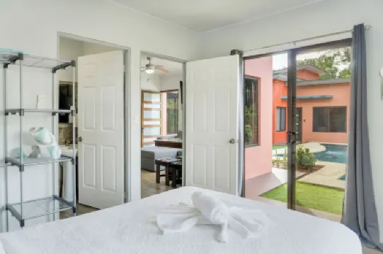 Villa del Encanto - Two cozy cottages with amazing Arenal Volcano view โรงแรมใน