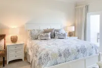 Beautiful Condo with Gorgeous Ocean Views from Balcony + Shared Pool & Free WiFi - balcony