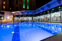 Holiday Inn SUITES KUWAIT SALMIYA by IHG - Kolam Renang