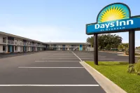 Days Inn by Wyndham Apopka/Orlando - Parking
