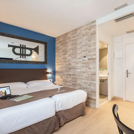 Colectia Hotel Urumea Отели рядом с достопримечательностью «Гора Улиа»