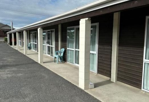 찰리스 모터 로지