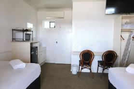 Park Avenue Hotel Motel