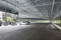 peach motel - Parkplatz