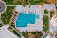 Merit Royal Gardens Hotel & Casino - Beach