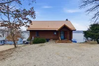 Lakefront Log Cabin With Private Dock, Two Decks & Cozy Comfort at 35mm in Sunrise Beach - Интернет