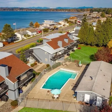 1Br Birch Bay Spring Stay w Hot Tub - 102