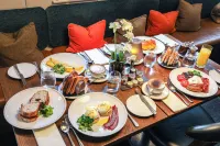 Mr & MRS Smith Hurley House Hotel - breakfast