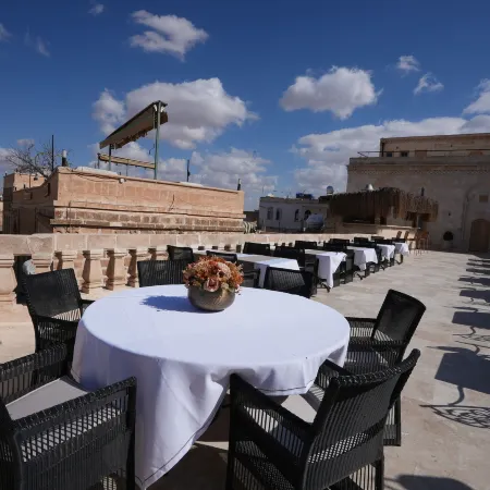 Shamas Hotel