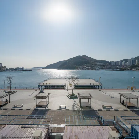 Geoje Sea Stay Pension Отели рядом с достопримечательностью «Колледж Кодже»