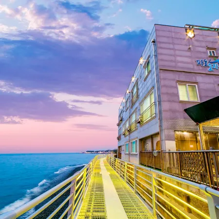 Ulsan Padosori Pension Отели рядом с достопримечательностью «Каменная балка Юпо»
