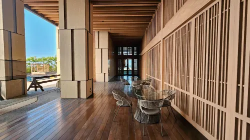 Apartement Springwood by LiviRooms Tangerang - Balkon