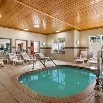 Country Inn & Suites by Radisson, Red Wing, MN