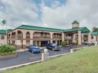 Quality Inn Mt. Pleasant Hotels in Titus County