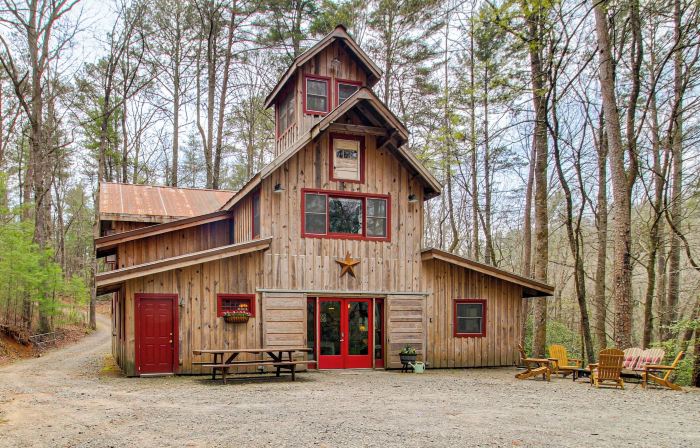 Jasper '7 Timbers' Cabin on 10 Acres w/ a Creek!
