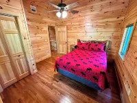 80pvr Log Home 20min to Bretton Woods! AC, Hot Tub, Wifi, Cable, Fireplace, Fire pit Hotels in Bethlehem