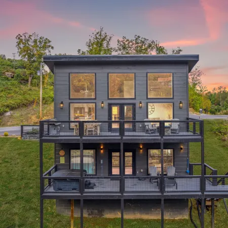 Sunset Chalet 2 Bedroom Cabin by RedAwning