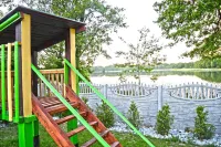 Large House With Private Garden, Right on the Lake -  Privatzimmer