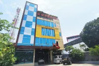 J&L Inn Semarang - parking
